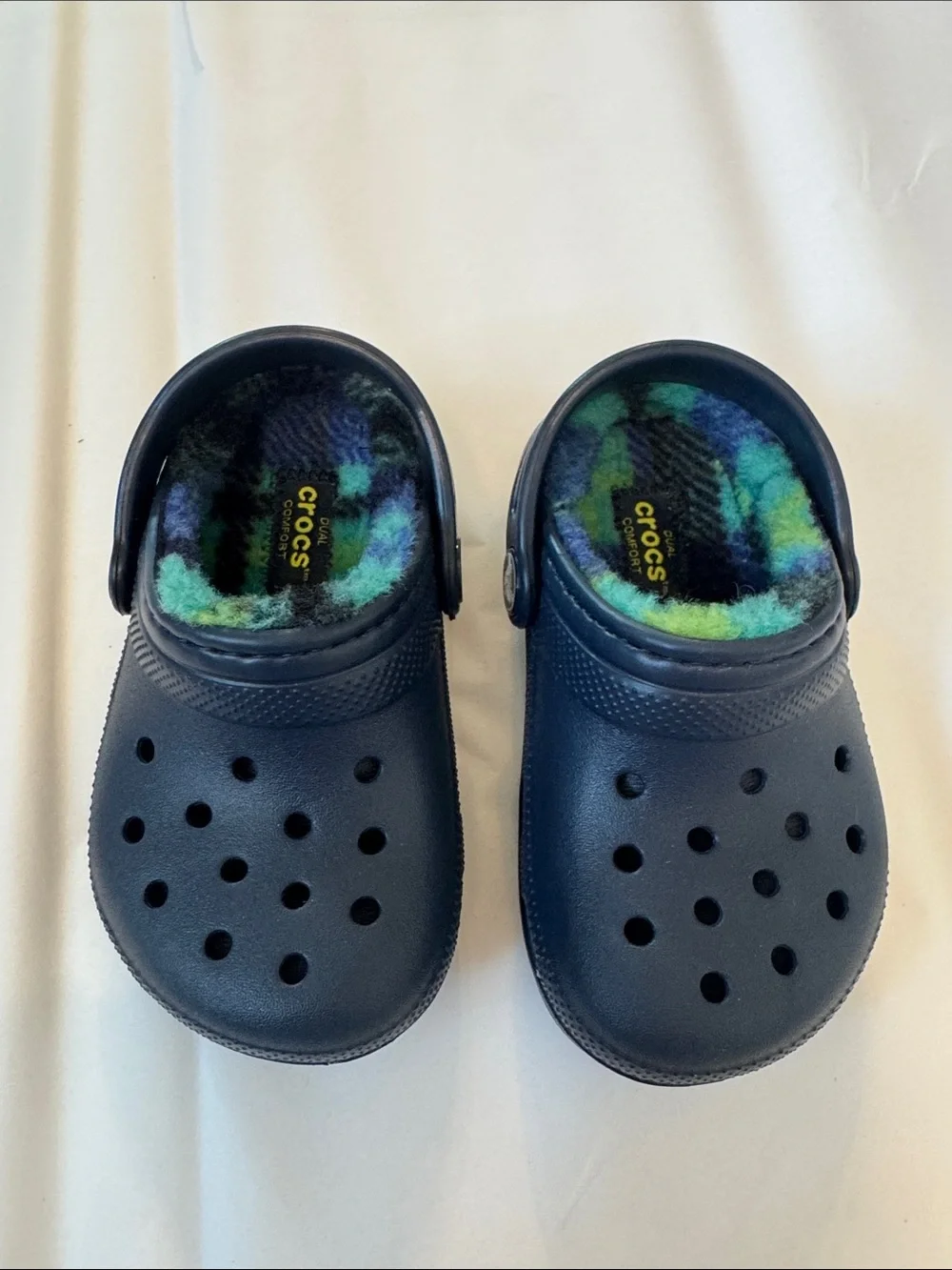 CROCS NWOT Kids Navy Classic Lined Clog - Blue-Green Bold Check Fleece Size 7